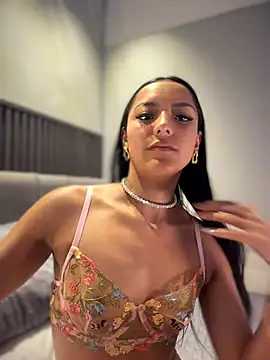 im-isabella online show from April 2026 03:38:01 PM