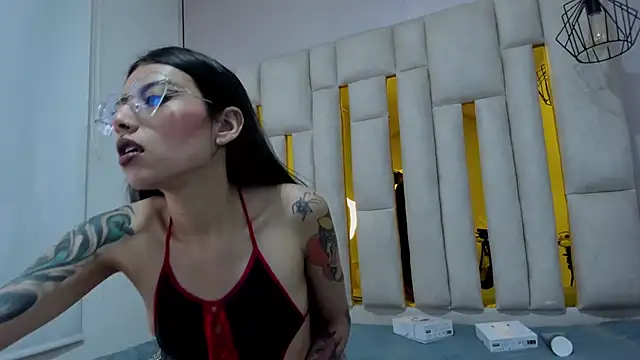 viollettaa  online show from November 2025 12:11:02 PM