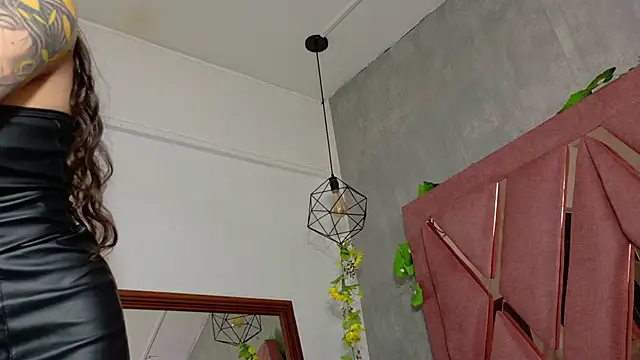 viollettaa  online show from December 2025 06:59:02 PM