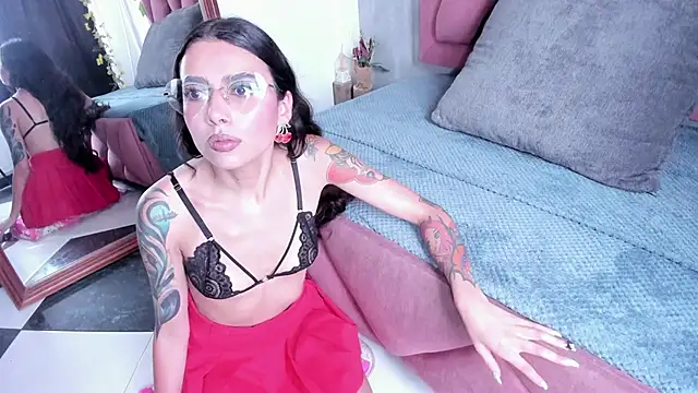 viollettaa  online show from December 2025 06:57:02 PM