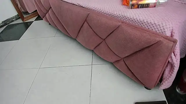 viollettaa  online show from March 2026 05:16:01 PM