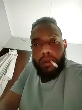 Snapshot of kulliguy chatting on November 2025 08:32:01 PM kulliguy online show from November 2025 08:32:01 PM