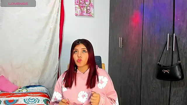 Snapshot of lizzylizzy4 chatting on October 2025 11:57:01 PM lizzylizzy4 online show from October 2025 11:57:01 PM