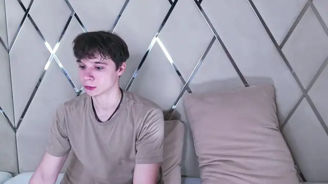 Snapshot of AnthonyHall chatting on October 2025 04:18:02 AM AnthonyHall online show from October 2025 04:18:02 AM