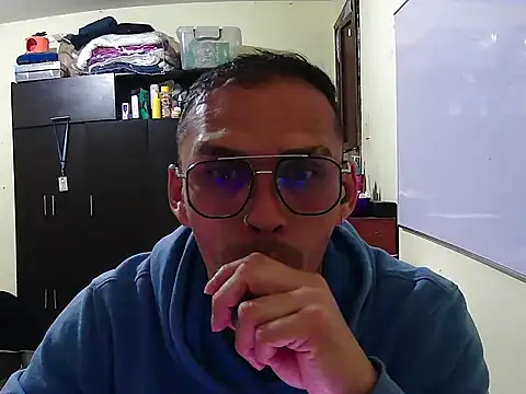 Snapshot of DOBLEWYOSK69G chatting on September 2025 03:52:01 AM DOBLEWYOSK69G online show from September 2025 03:52:01 AM