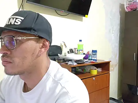 Snapshot of DOBLEWYOSK69G chatting on October 2025 01:42:02 PM DOBLEWYOSK69G online show from October 2025 01:42:02 PM