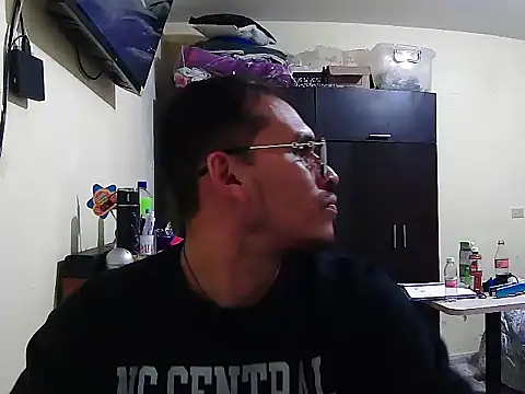 Snapshot of DOBLEWYOSK69G chatting on October 2025 05:50:02 AM DOBLEWYOSK69G online show from October 2025 05:50:02 AM