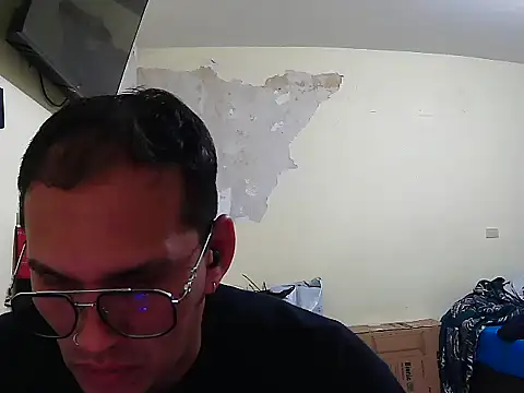 Snapshot of DOBLEWYOSK69G chatting on October 2025 04:57:02 AM DOBLEWYOSK69G online show from October 2025 04:57:02 AM