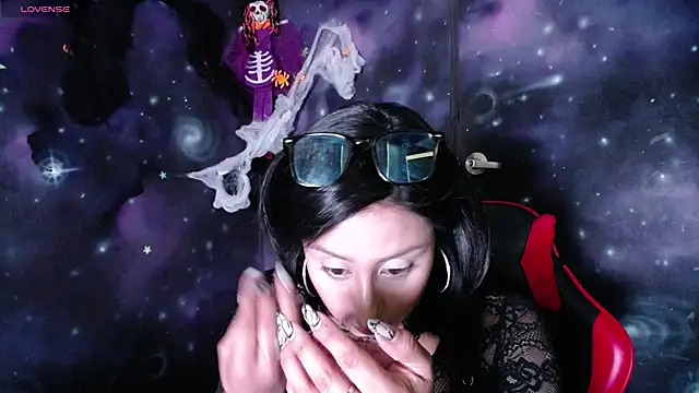 CristaldelLeon s online show from October 2025 07:44:02 PM