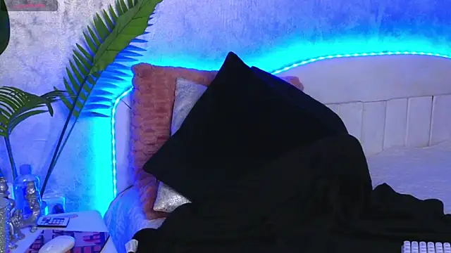 Aelorya online show from October 2025 08:05:01 PM