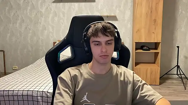 Snapshot of elliot_scott chatting on September 2025 01:23:02 PM elliot scott online show from September 2025 01:23:02 PM