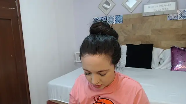 ScarletLevis online show from September 2025 10:05:01 AM