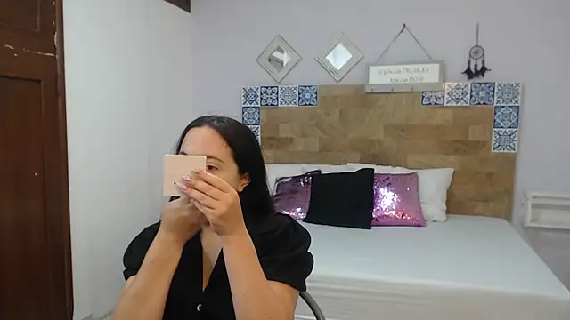 ScarletLevis online show from September 2025 01:16:02 PM