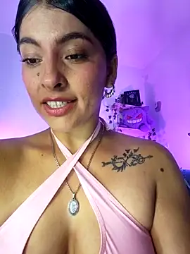 Snapshot of Fox_Roxxan chatting on June 2026 02:29:01 AM Fox Roxxan online show from June 2026 02:29:01 AM
