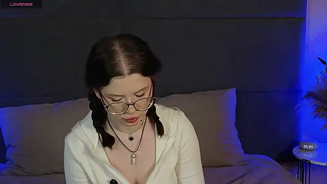 Snapshot of RianaRey chatting on June 2026 06:20:01 AM RianaRey online show from June 2026 06:20:01 AM