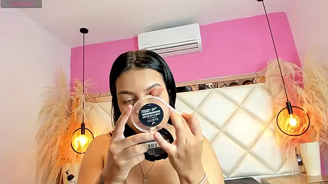 Lucianaa Collins online show from October 2025 03:44:02 PM