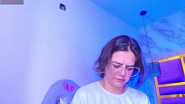 Luciifeer  online show from November 2025 03:21:01 PM