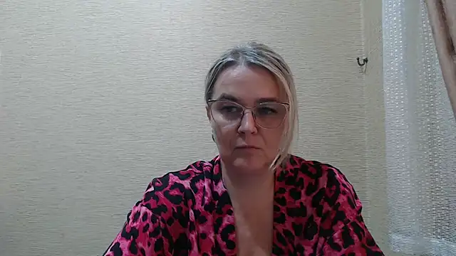 Snapshot of EleanoraDream chatting on July 2026 09:01:01 AM EleanoraDream online show from July 2026 09:01:01 AM