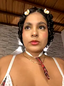 Yassy vazquez online show from October 2025 07:34:02 PM
