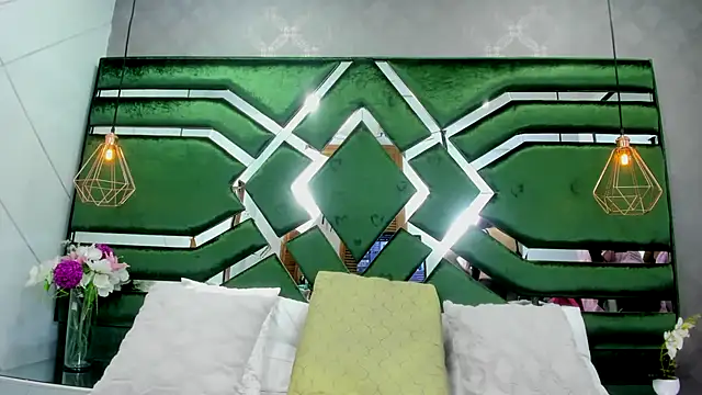 ThaliaCross online show from October 2025 08:18:01 PM