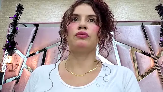 ThaliaCross online show from November 2025 07:54:01 PM