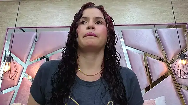 ThaliaCross online show from December 2025 08:05:02 PM