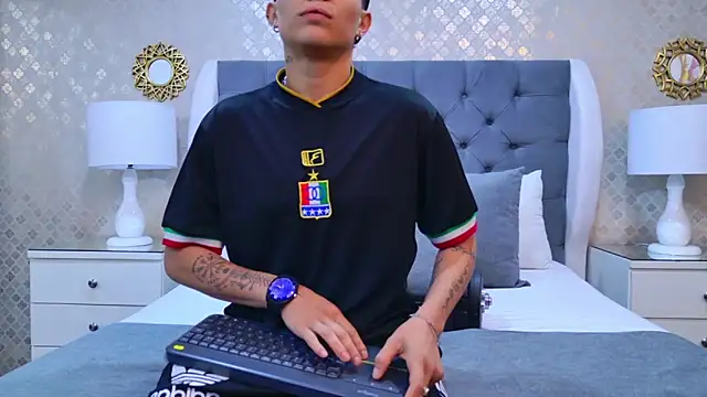 ZoeKrug online show from October 2025 11:47:01 AM