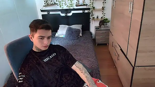Snapshot of santii_ss chatting on May 2026 02:34:02 PM santii ss online show from May 2026 02:34:02 PM