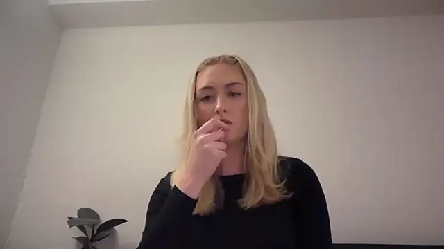 Kitty Swetty online show from April 2026 07:17:02 PM