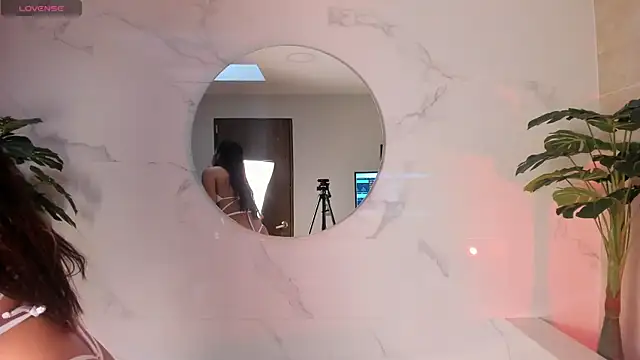 Bella Williiams online show from October 2025 12:15:02 PM