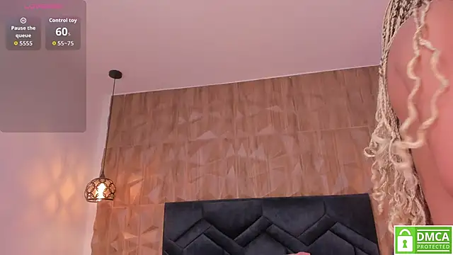 Snapshot of Gia_Scott chatting on November 2025 09:07:01 PM Gia Scott online show from November 2025 09:07:01 PM