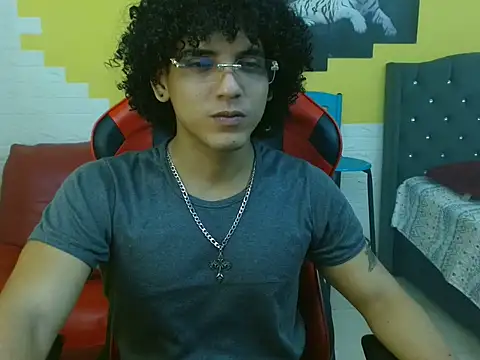 Xfire boy69 online show from October 2025 04:30:02 PM