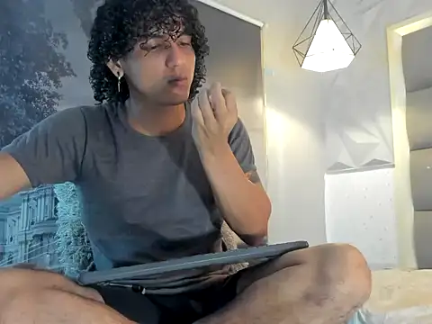 Xfire boy69 online show from October 2025 12:28:02 PM