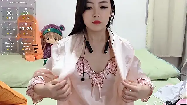 Snapshot of Yingbao-Baby chatting on November 2025 06:46:01 AM Yingbao-Baby online show from November 2025 06:46:01 AM