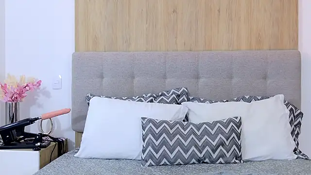 BeckySalas online show from October 2025 08:20:01 PM