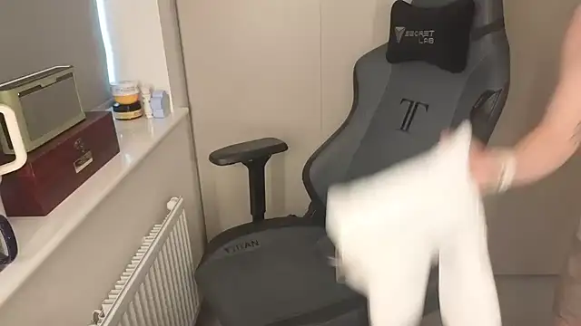 Lilly-Luscious online show from October 2025 03:02:01 PM