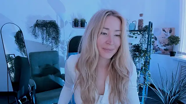 AstraMonroe online show from April 2026 04:15:01 AM