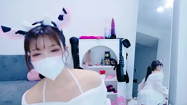 Snapshot of -Nyanko-chan- chatting on May 2026 09:12:01 PM -Nyanko-chan- online show from May 2026 09:12:01 PM