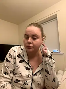 IslaMae online show from November 2025 11:16:02 PM