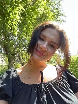 Snapshot of MiraReach chatting on July 2026 04:06:02 AM MiraReach online show from July 2026 04:06:02 AM