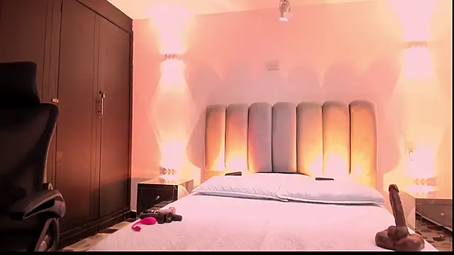 Snapshot of AlliceLover chatting on October 2025 12:06:02 PM AlliceLover online show from October 2025 12:06:02 PM