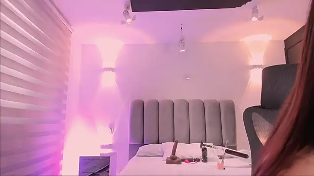 Snapshot of AlliceLover chatting on November 2025 11:54:01 AM AlliceLover online show from November 2025 11:54:01 AM