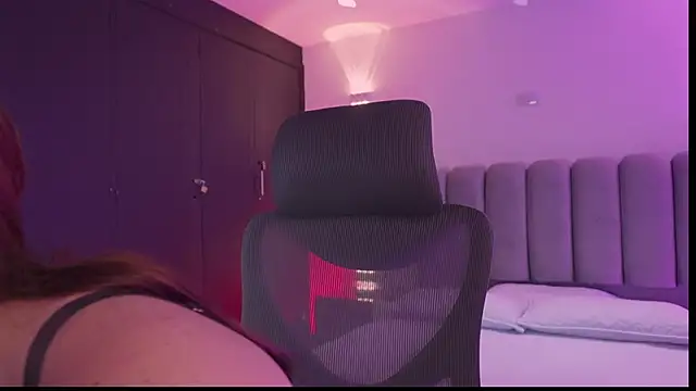 Snapshot of AlliceLover chatting on November 2025 12:17:01 PM AlliceLover online show from November 2025 12:17:01 PM