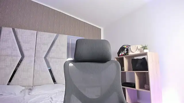 Snapshot of AlliceLover chatting on December 2025 11:59:01 AM AlliceLover online show from December 2025 11:59:01 AM