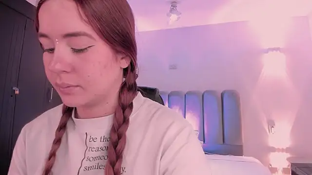 Snapshot of AlliceLover chatting on December 2025 11:51:01 AM AlliceLover online show from December 2025 11:51:01 AM