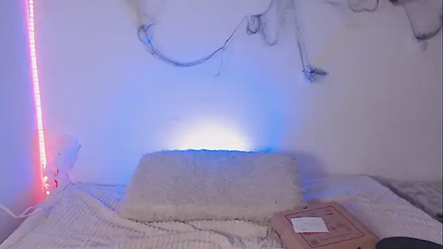 Lia  1 online show from October 2025 08:42:01 PM