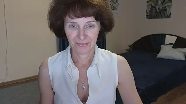 Lia Tito online show from November 2025 12:26:01 PM