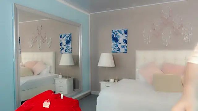 maddissonivanova online show from April 2026 07:00:01 PM