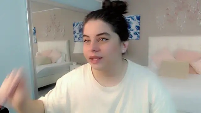 maddissonivanova online show from April 2026 07:04:02 PM