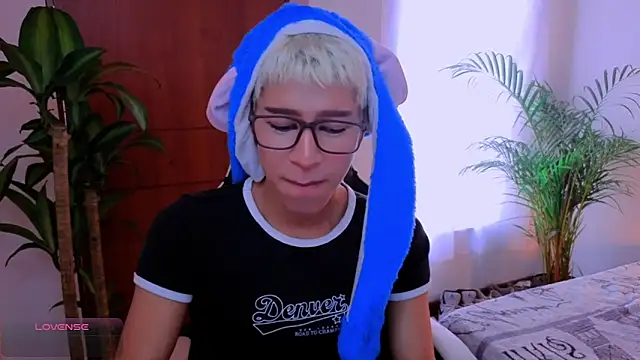 Snapshot of taichi_bluy chatting on September 2025 07:07:02 PM taichi bluy online show from September 2025 07:07:02 PM